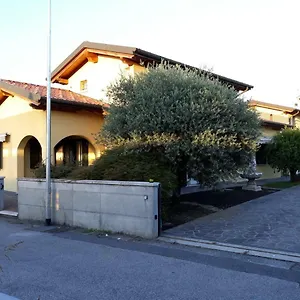 Affittacamere Loredana Elegant With Private Bathroom, Spinea