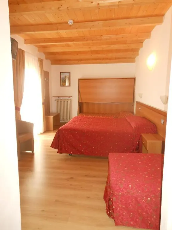 Hotel Montebaldina 산 제노 디 몬타냐 3*,