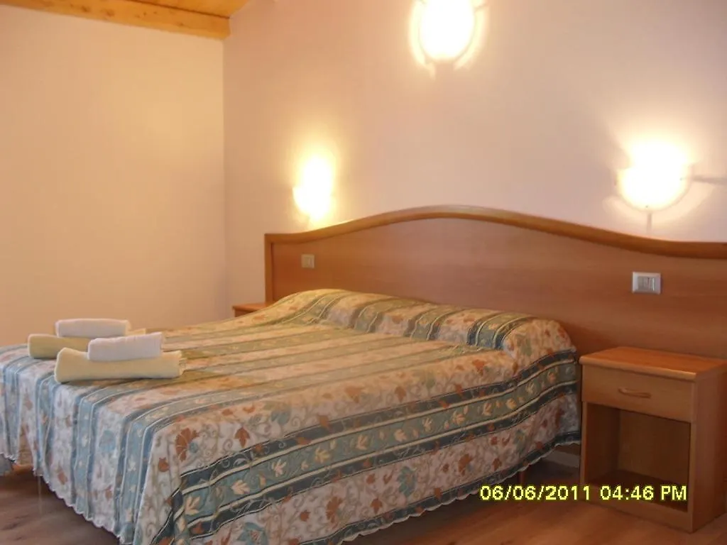 Hotel Montebaldina 산 제노 디 몬타냐 3*,